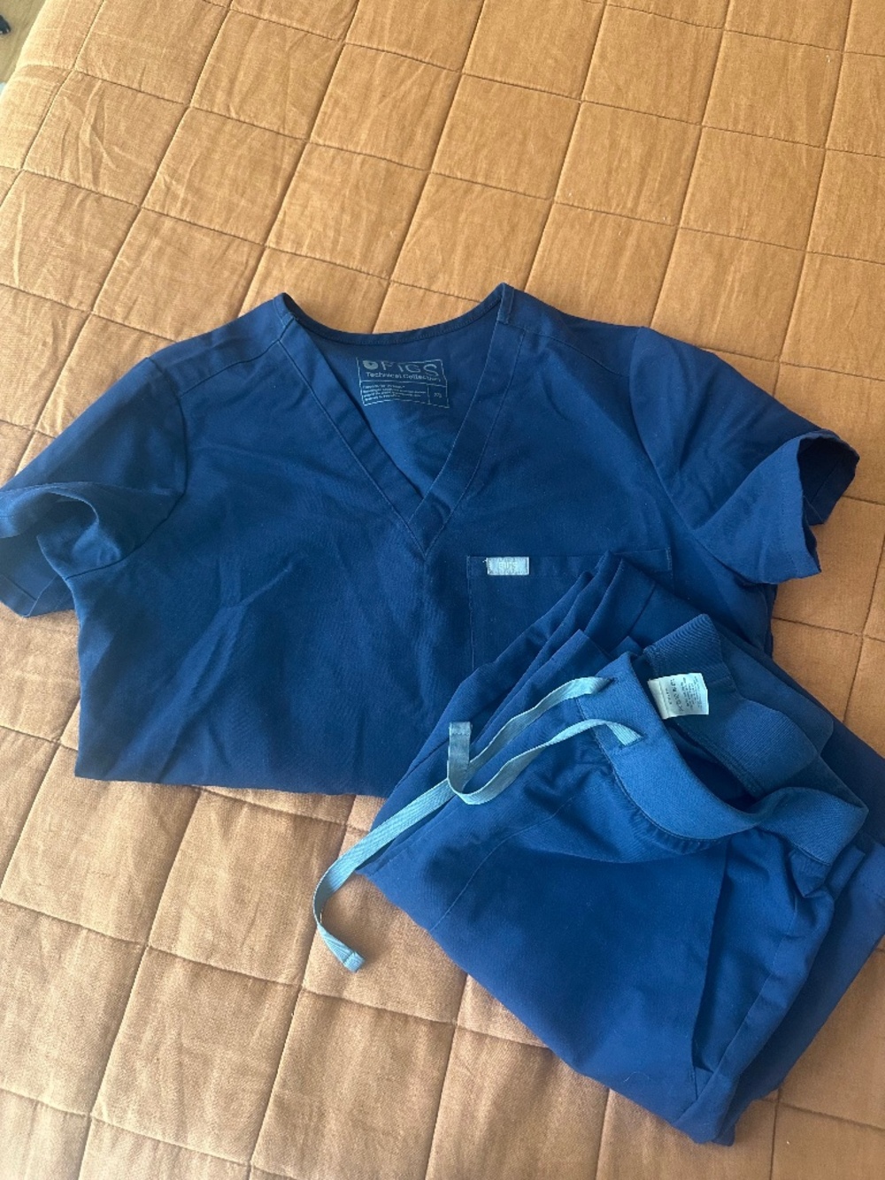 Figs xs navy blue scrub set